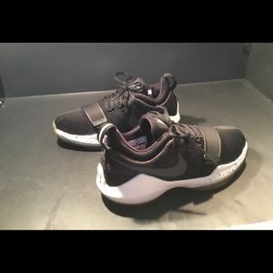 Teenager Nike PG Athletic Shoes Size 6Y Black